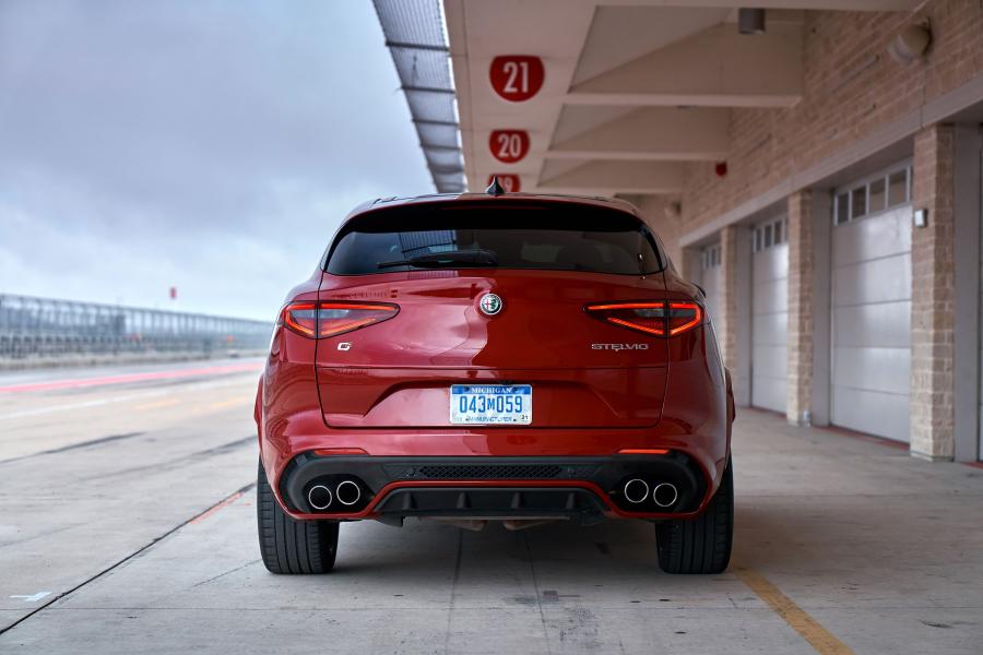  Alfa Romeo Stelvio Quadrifoglio (949) 2018 года  (NA) (фото 11 из 40)